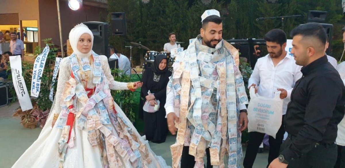 Antalya da düğün üç kez ertelendi, damada para yağdı  #6