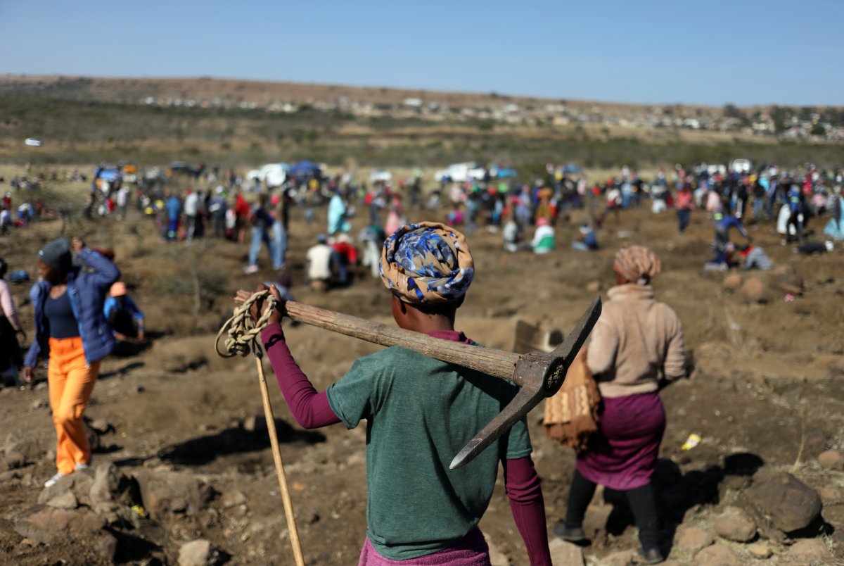 The stones discovered in South Africa were determined to be quartz crystals #2