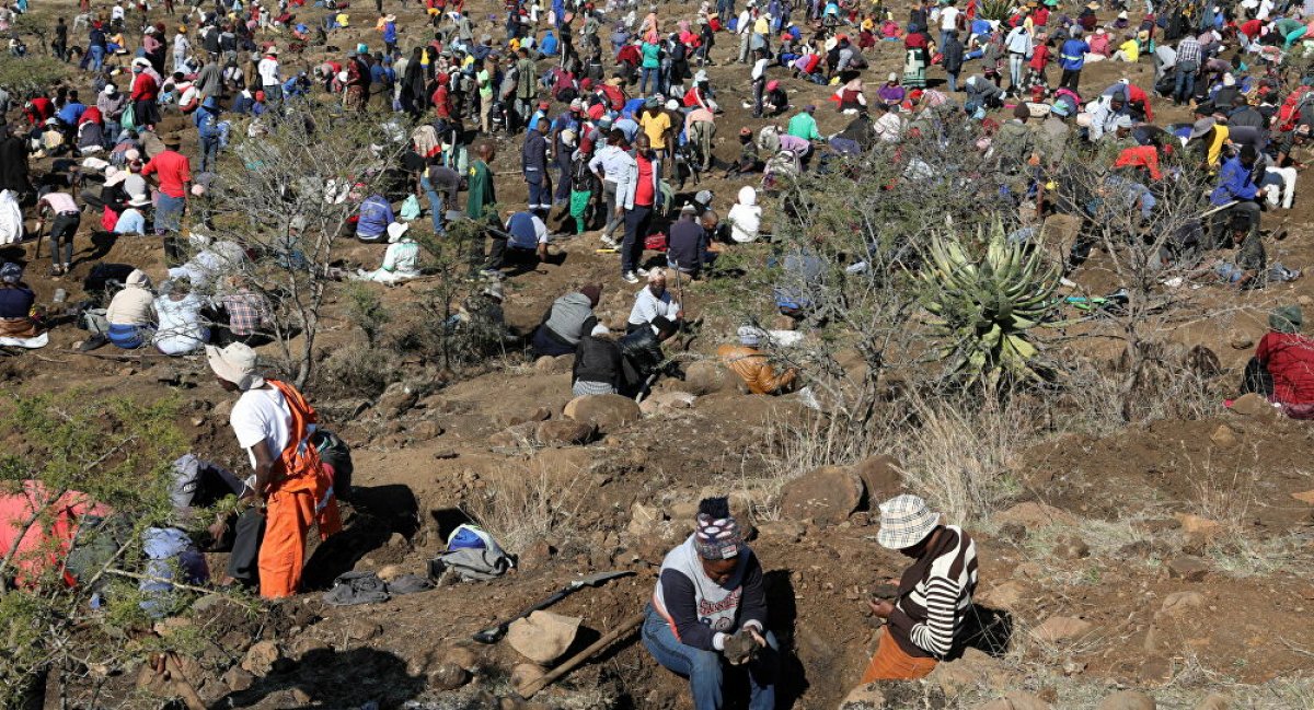 The stones discovered in South Africa were determined to be quartz crystals #1