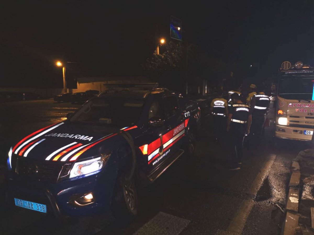 Aydın’da jandarma ekip otosu otomobille çarpıştı #2