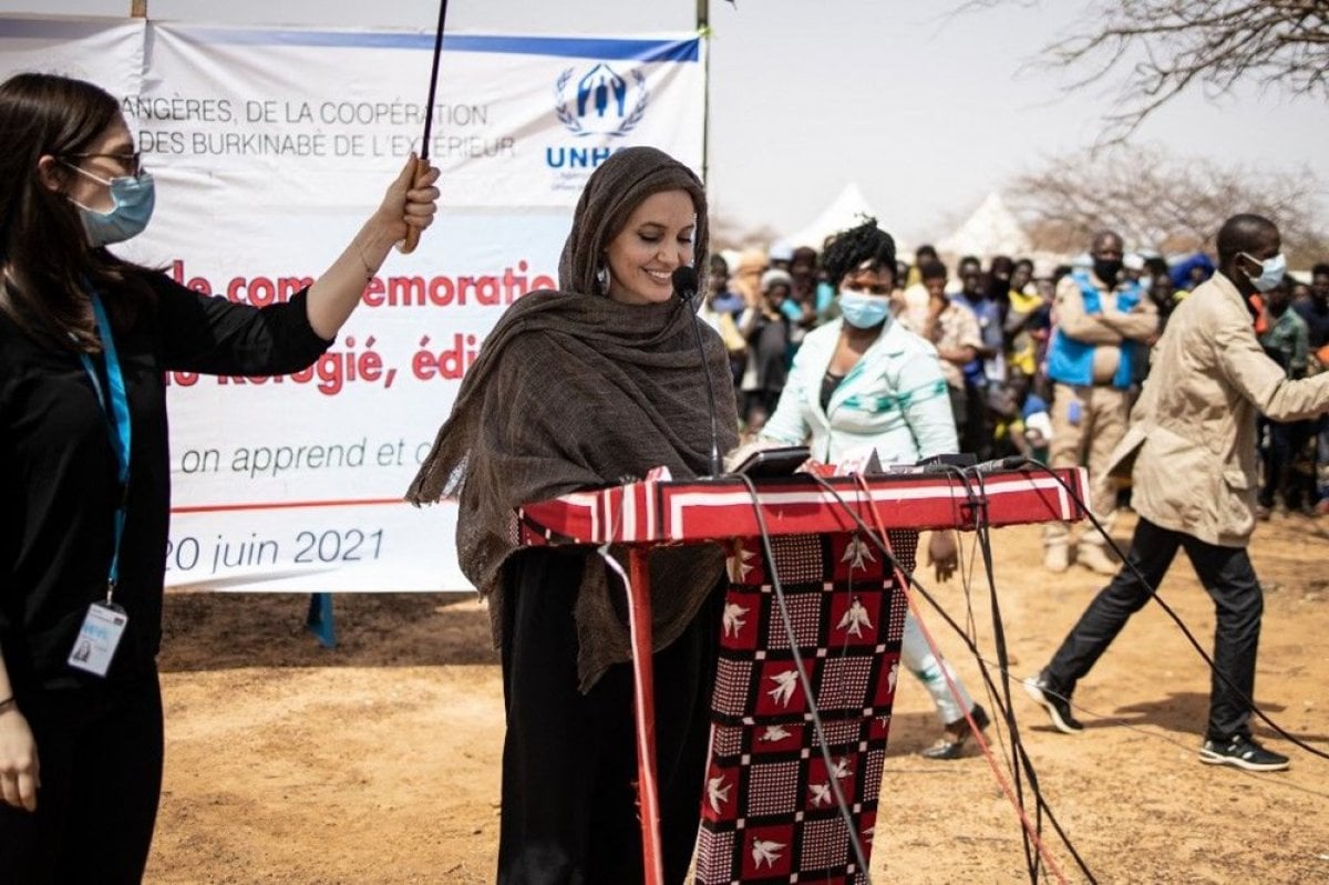 Angelina Jolie visits refugee camp #3