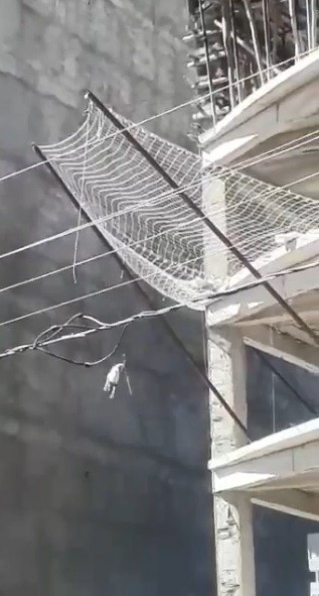 Şanlıurfa’da, çatı katında mahsur kalan köpek 7 nci kattan atladı  #2