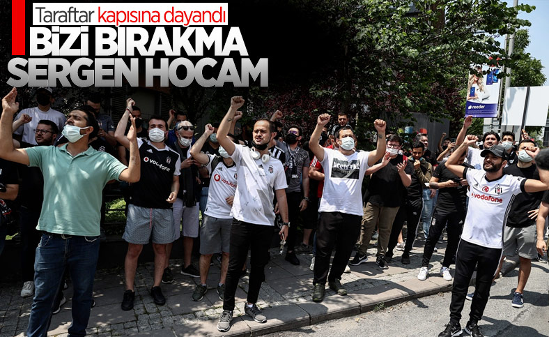Beşiktaş taraftarları, Sergen Yalçın’ın evinde toplandı