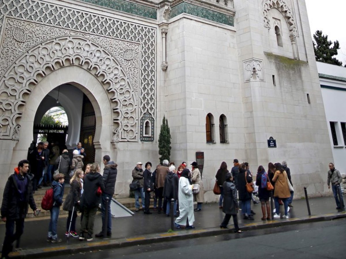 WSJ: Emmanuel Macron tightens control over mosques #3