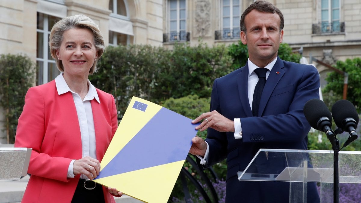 Fransa, ekonomiyi kurtarma planı için AB’den borç alıyor