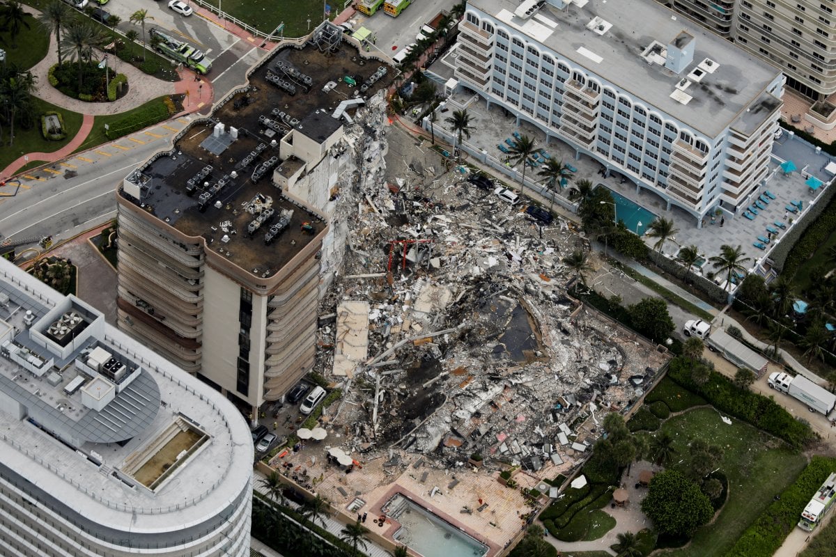 12-storey building partially collapsed in the USA #5