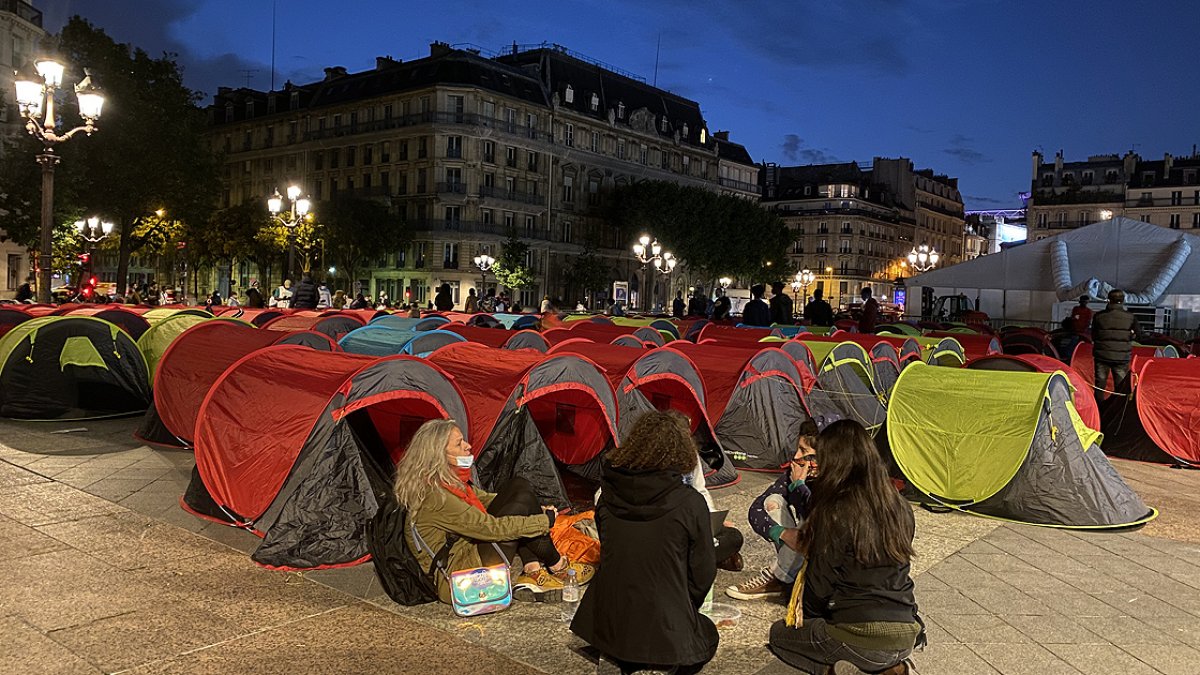 Immigrants set up tents in France #3