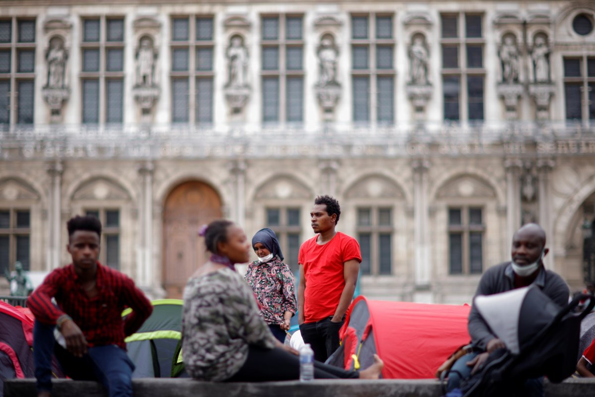 Immigrants set up tents in France #9