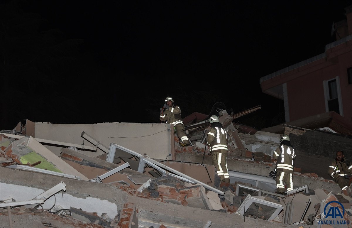 Sarıyer de 11 katlı bina çöktü, 3 otomobil hasar gördü #9