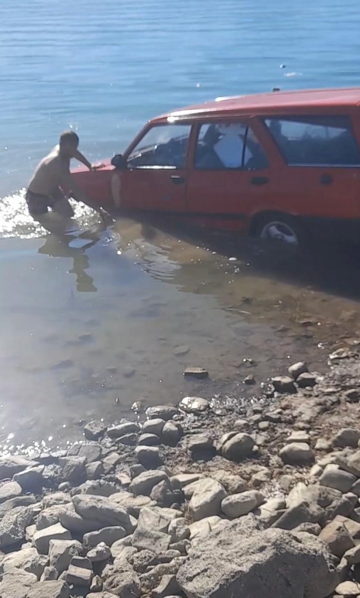 Isparta’da freni boşalan araç baraja uçtu