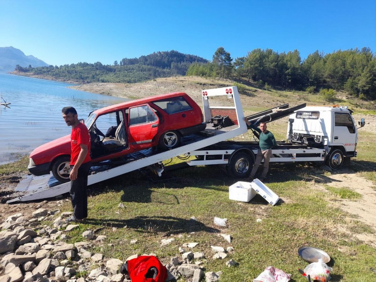 Isparta’da freni boşalan araç baraja uçtu