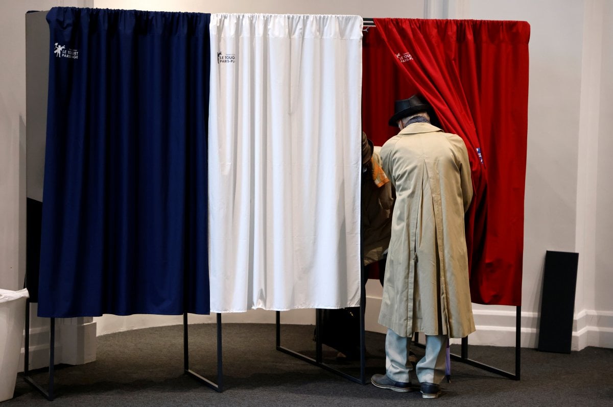 Second round of regional elections held in France #6