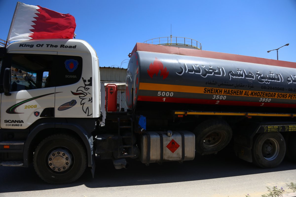 Israel allows Qatari fuel to enter Gaza Strip #4