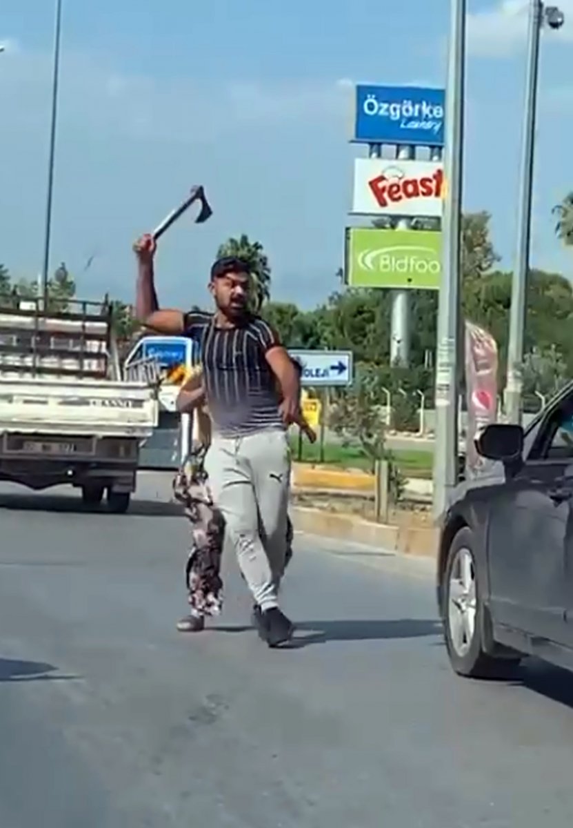 Antalya'da trafikte baltalı döner bıçaklı tartışma