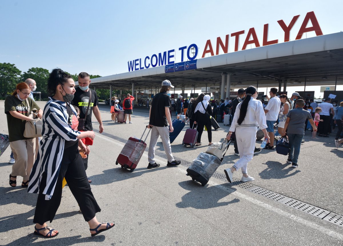 Antalya ya 8 günde 120 bin Rus turist geldi #2