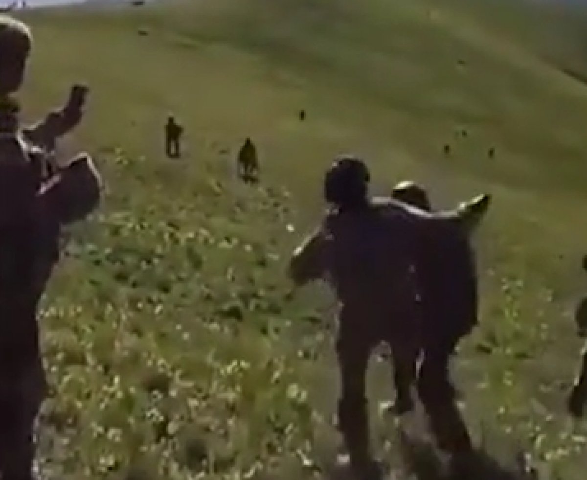 Azerbaijani soldiers beat up Armenian soldiers who violated the border #3