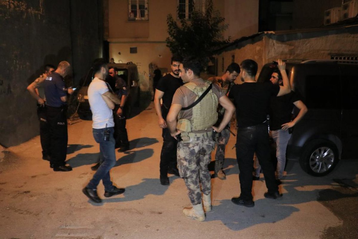 Adana'da etrafa ateş eden magandaları polis yakaladı