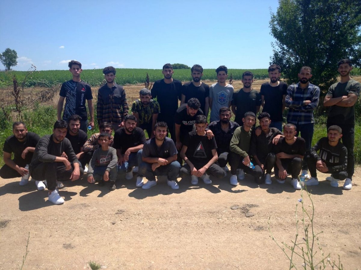 Yunanistan dan Türkiye ye geçmeye çalışan 42 göçmen yakalandı #3