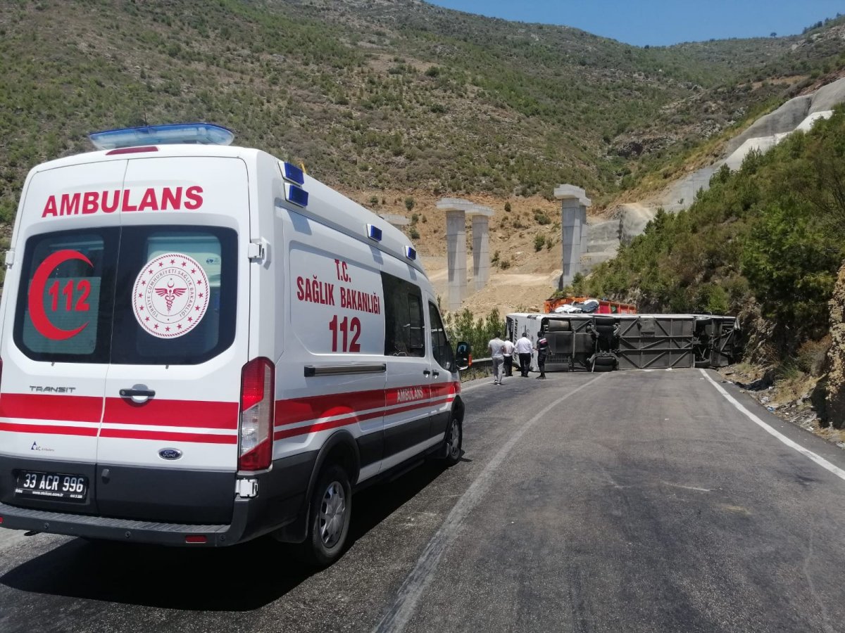 Mersin’de yolcu otobüsü tırla çarpıştı: 15 yaralı  #7