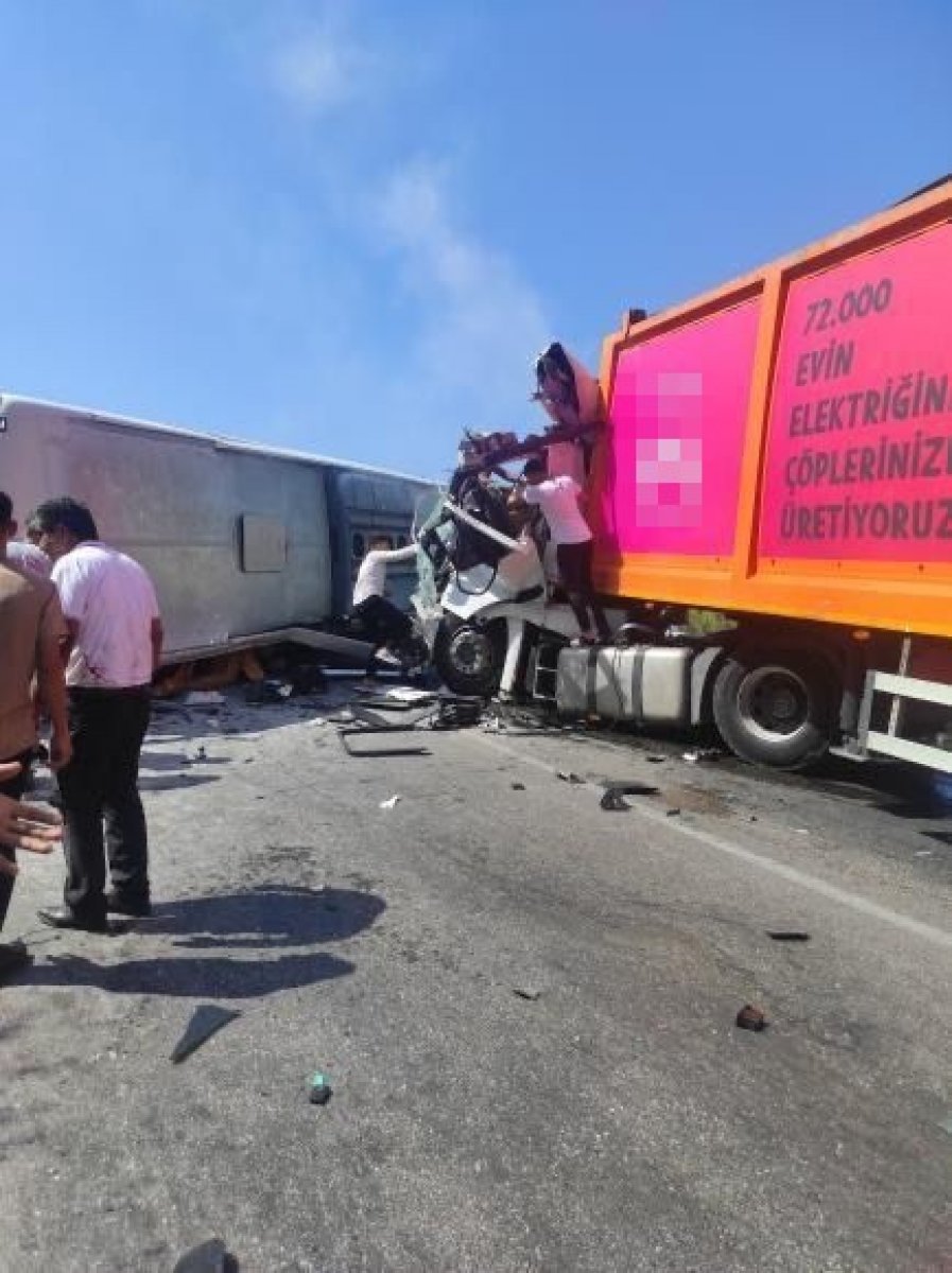 Mersin’de yolcu otobüsü tırla çarpıştı: 15 yaralı  #6