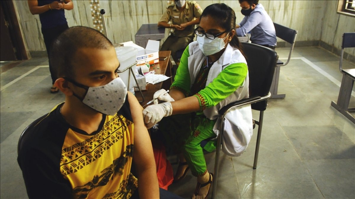 Decline in the number of coronavirus cases in India #1