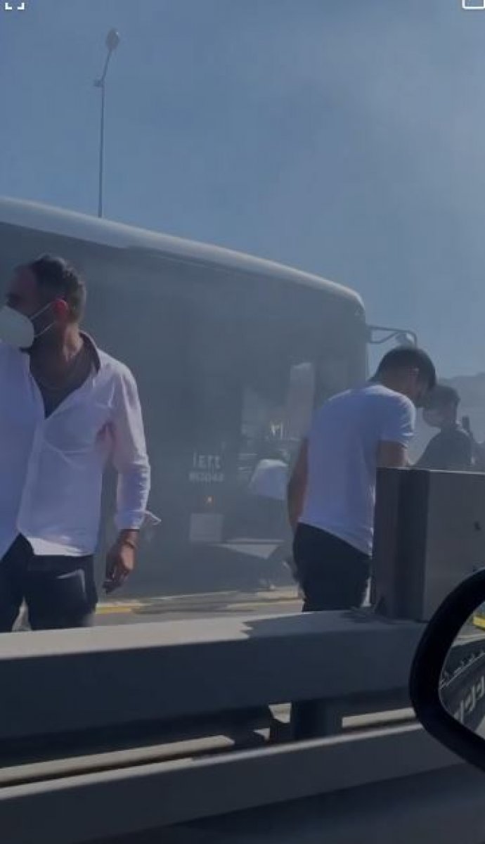 Beylikdüzü nde, metrobüste yangın paniği #1
