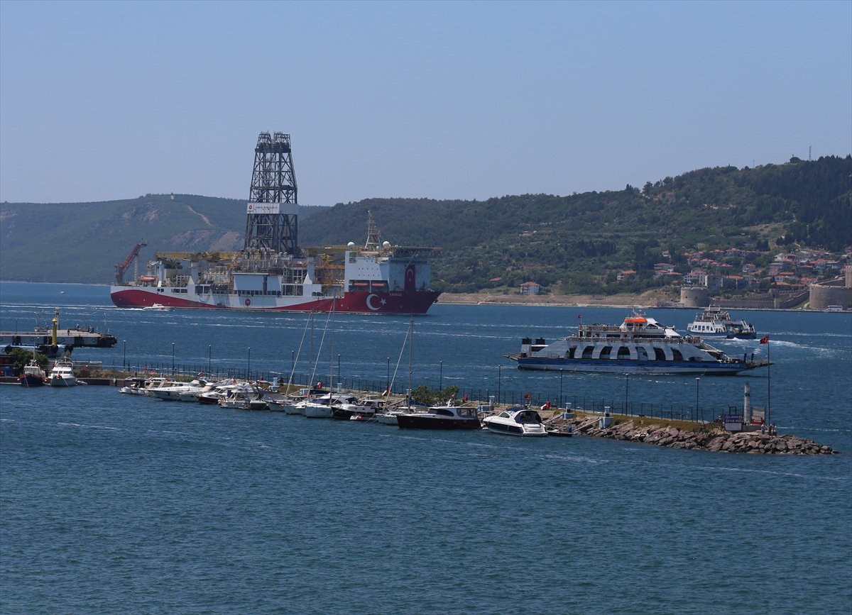 �Yavuz� sondaj gemisi Çanakkale Boğazı�ndan geçti