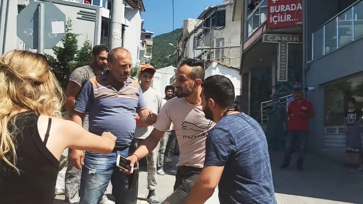 Bursa da kadına bıçaklı şiddeti DHA muhabiri önledi #4
