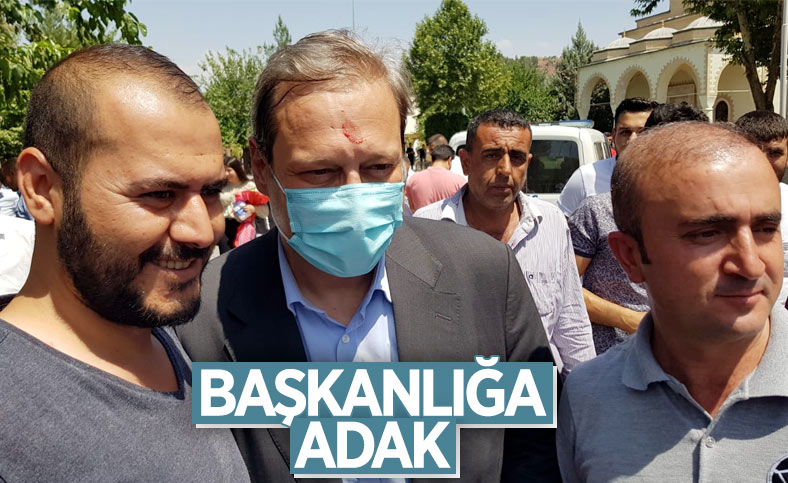 Burak Elmas, Veysel Karani Türbesi'nde kurban kesti