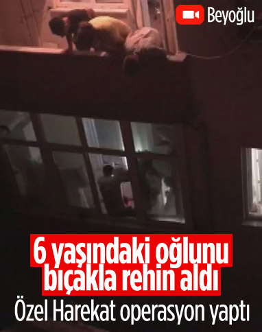 Beyoğlu'nda bıçakla oğlunu rehin alan babaya polis müdahalesi