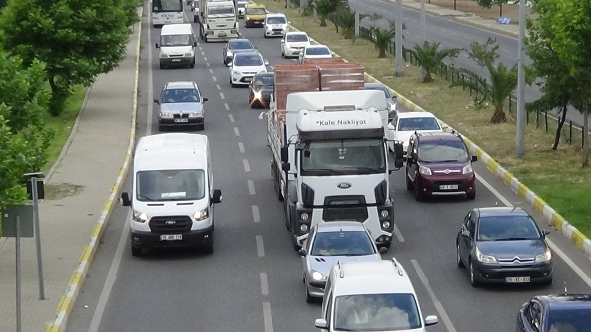 Kuzey Ege’ye tatile çıkanların trafik yoğunluğu 