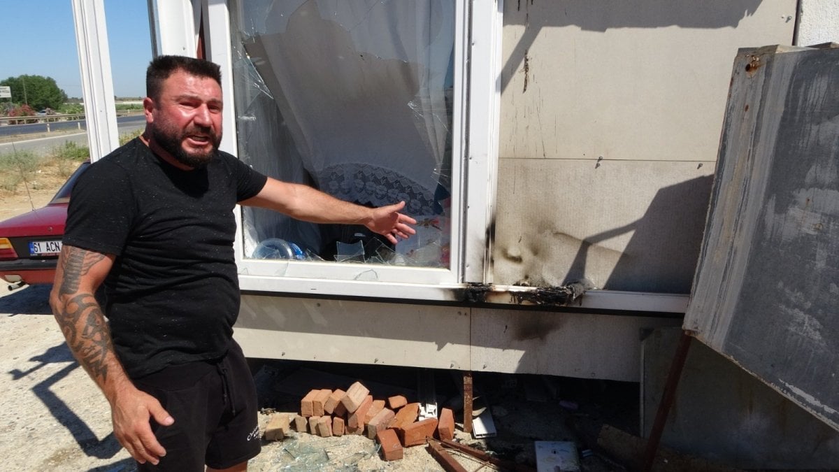 Antalya da  Zavadanak Bekir , evini yakmaya çalışan kişiyi tüfekle kovaladı #1