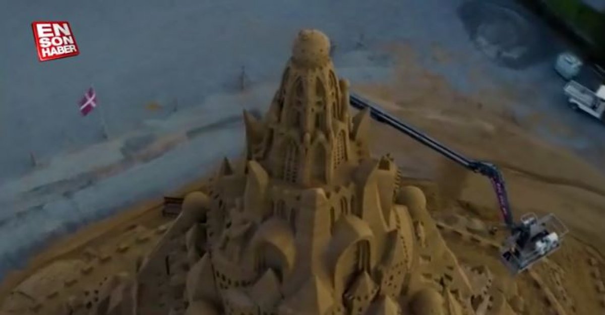 World's largest sand castle built in Denmark #2