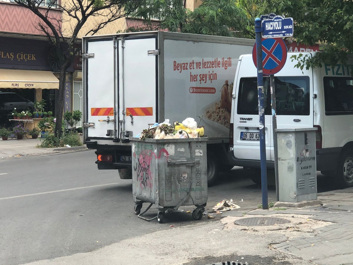 Çankaya da sokaklar çöp yığınlarıyla doldu #4
