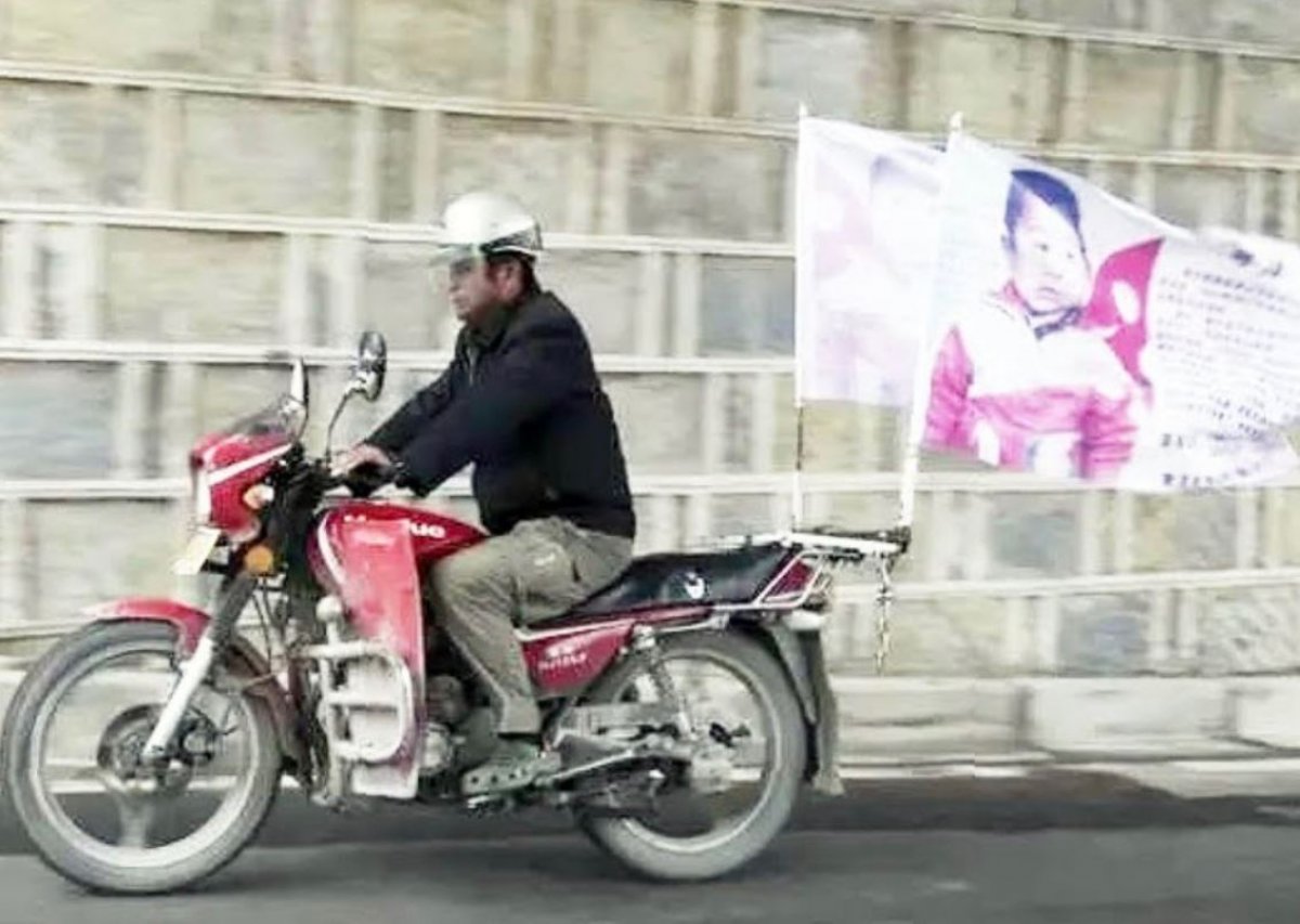 Father in China reunites with his son after 24 years #5