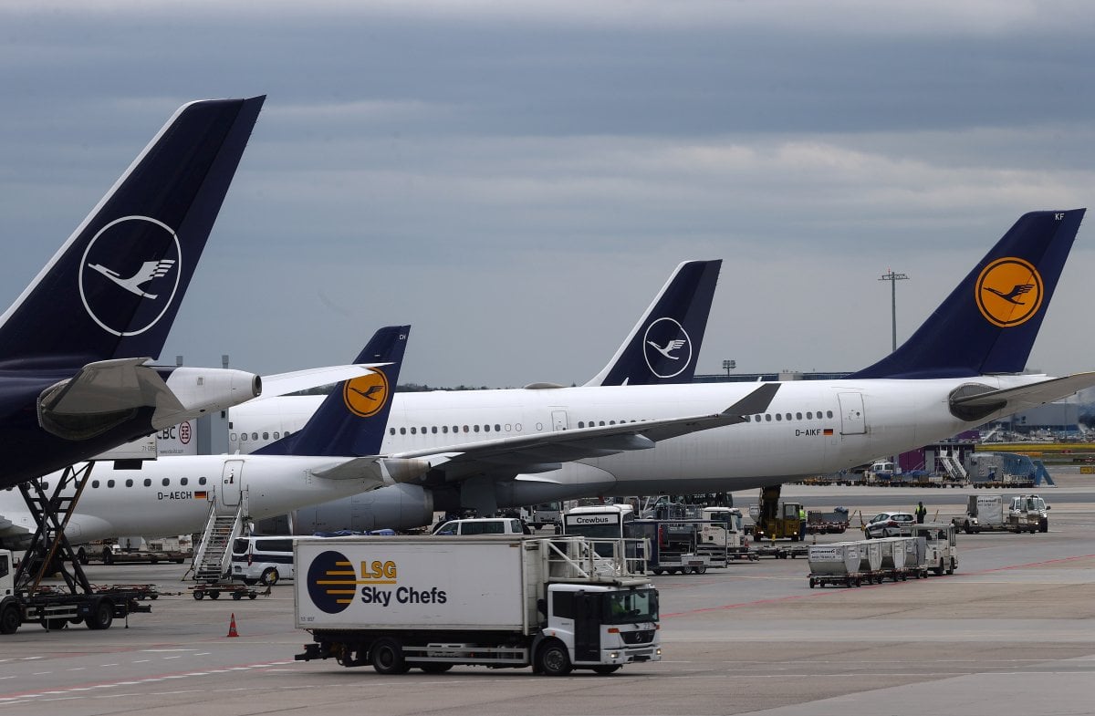 Lufthansa will not address passengers as ladies and gentlemen #2
