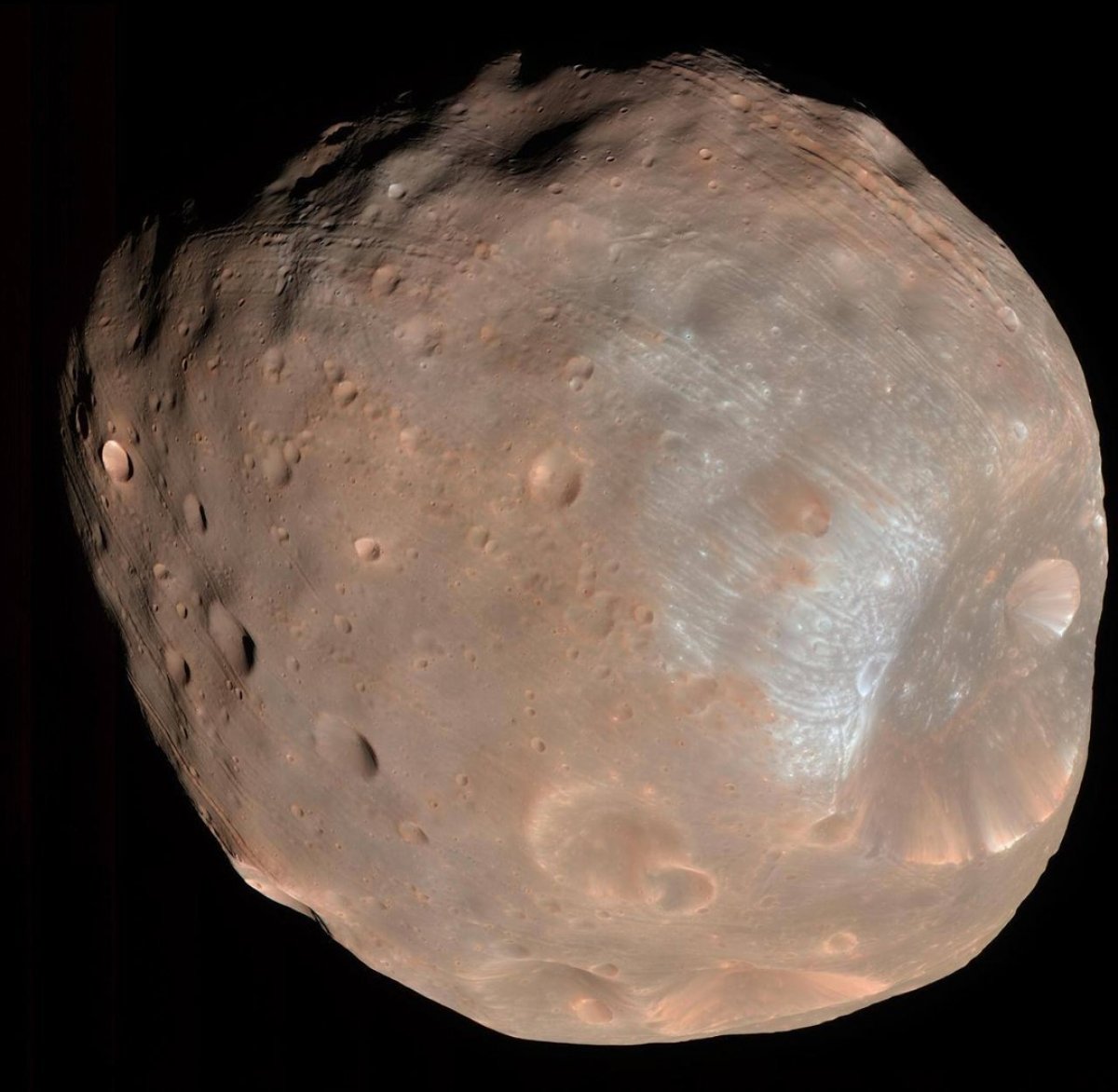 NASA, Mars ın doğal uydusu Phobos u paylaştı #1