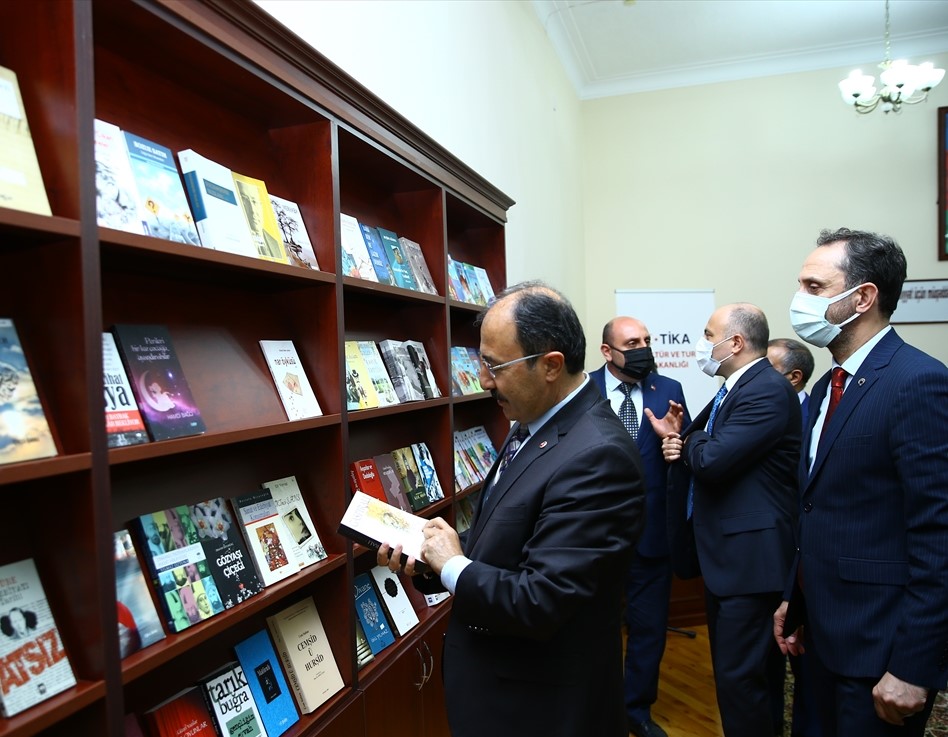 Türkiye'den Karabağ'daki kütüphanelere 10 bin kitap bağışı