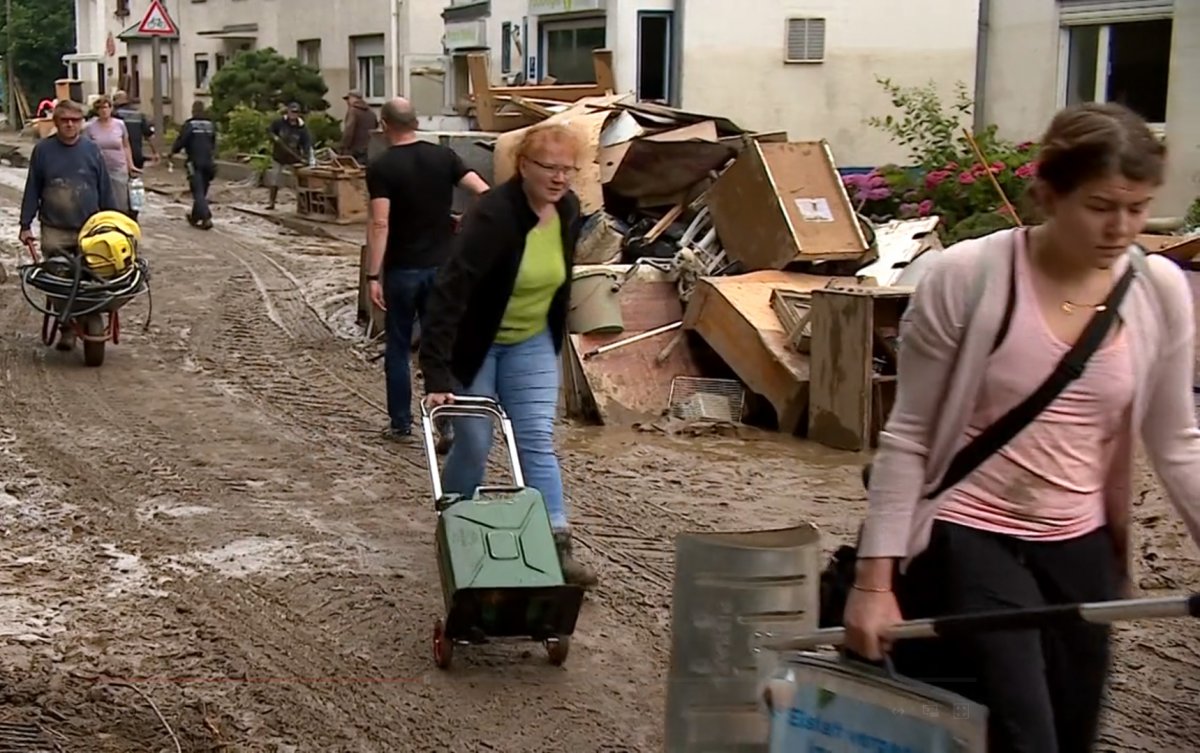 Post-flood mud removal in Europe #4