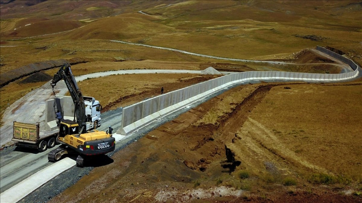 Vanİran sınırına beton duvar SEKTÖREL HABER MERKEZİ Vanİran sınırına beton duvar SEKTÖREL HABER MERKEZİ