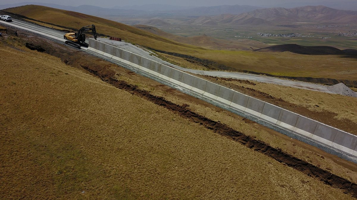 Vanİran sınırına beton duvar