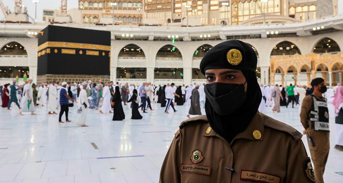 A first in Saudi Arabia: Female security guards on watch during Hajj #1