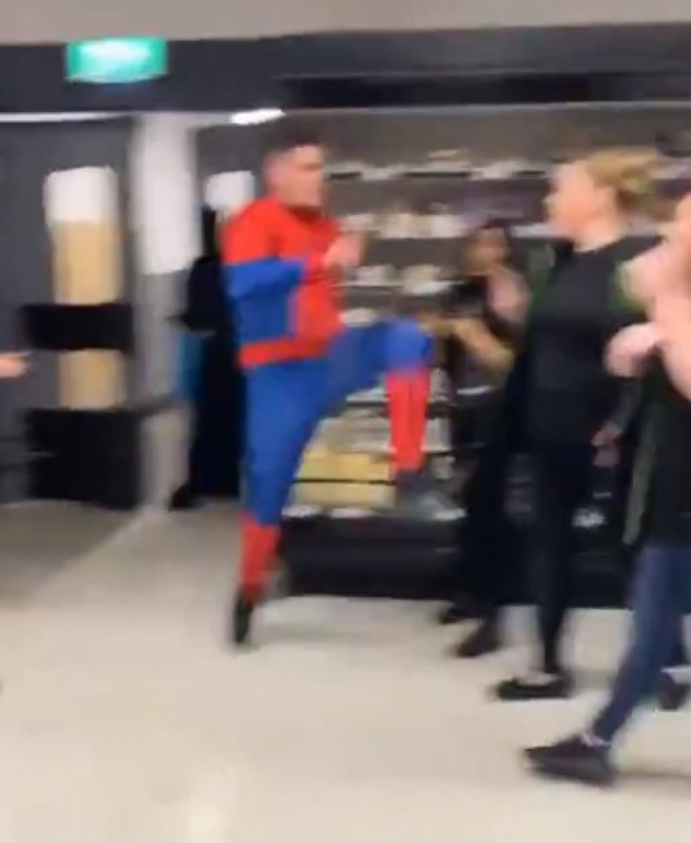 Spider-Man attacks market worker in England #2