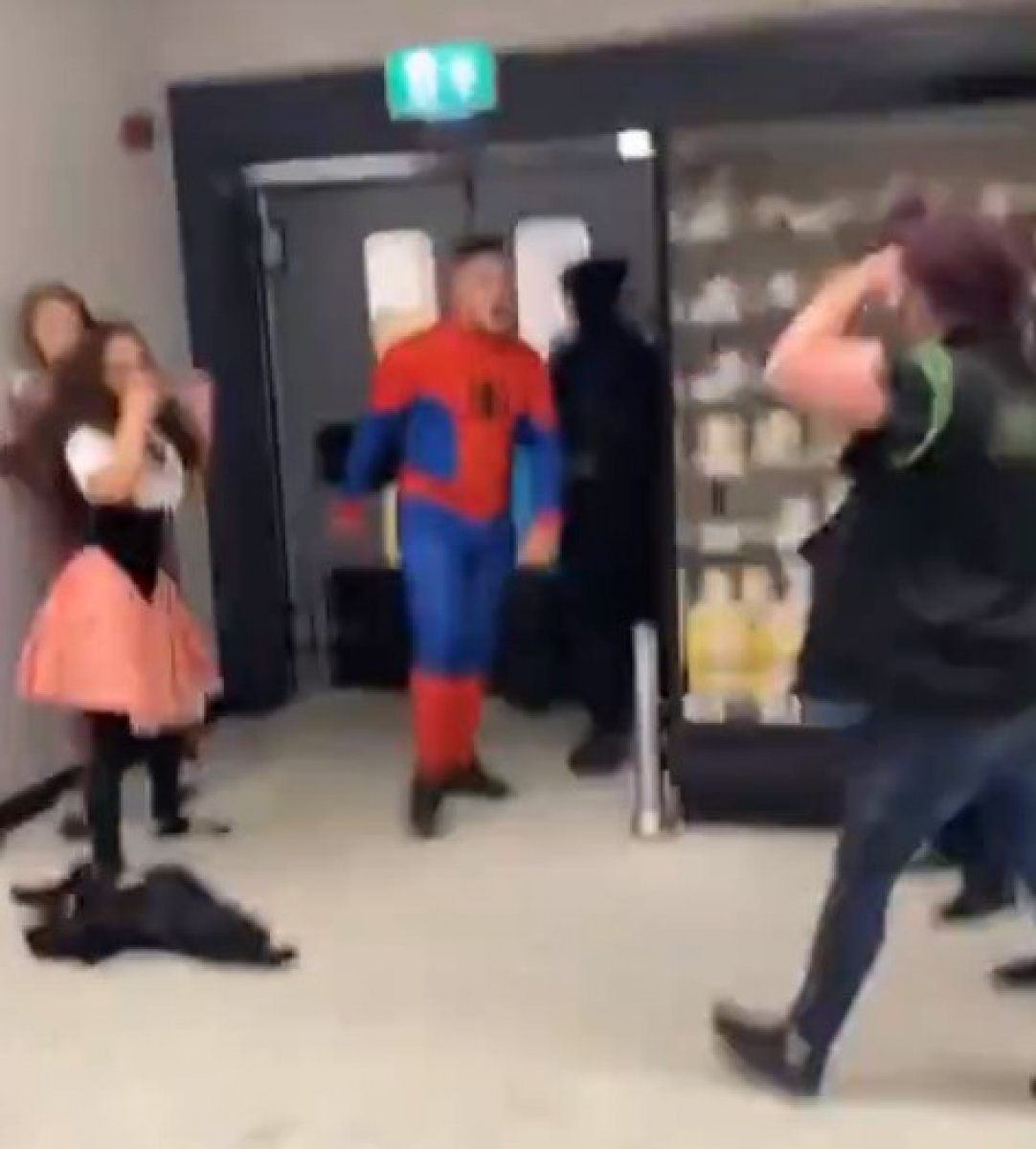 Spider-Man attacks market worker in England #1