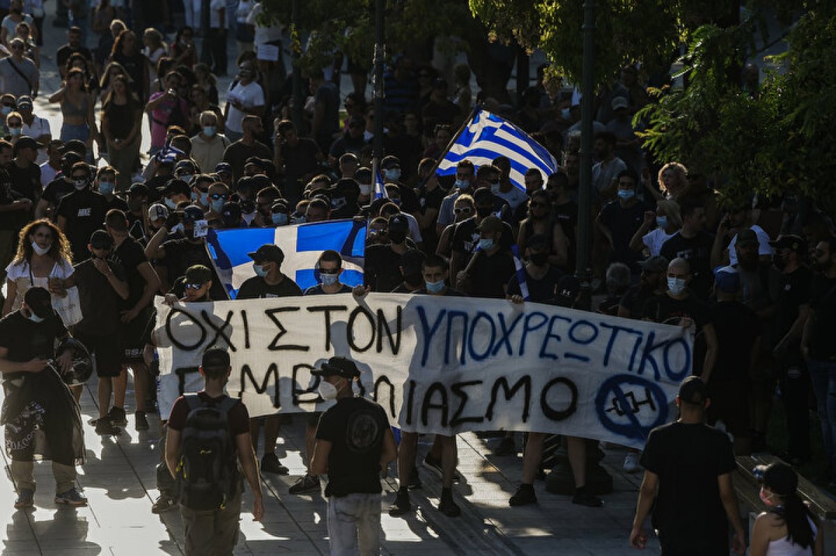 Διαδηλωτές κατά των εμβολίων βγαίνουν στους δρόμους στην Ελλάδα #5