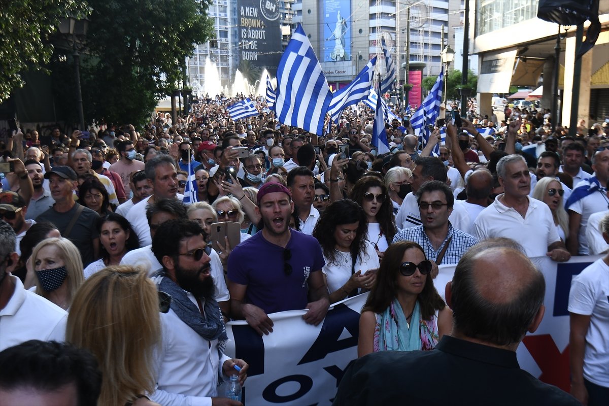 Διαδηλωτές κατά των εμβολίων βγαίνουν στους δρόμους στην Ελλάδα #4