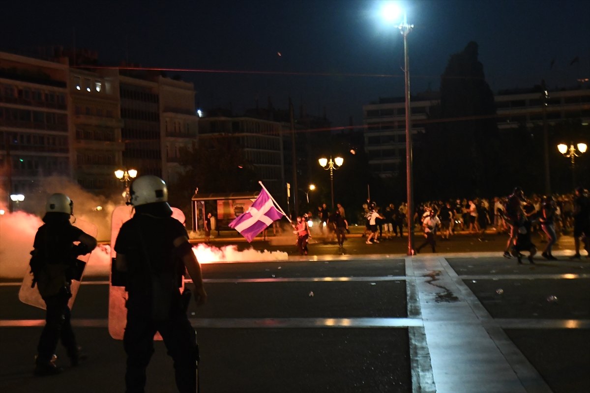 Διαδηλωτές κατά των εμβολίων βγαίνουν στους δρόμους στην Ελλάδα #10