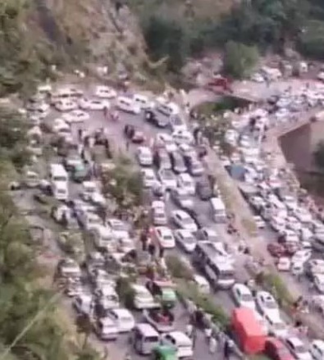 Thousands of kilometers of queues in Pakistan #2