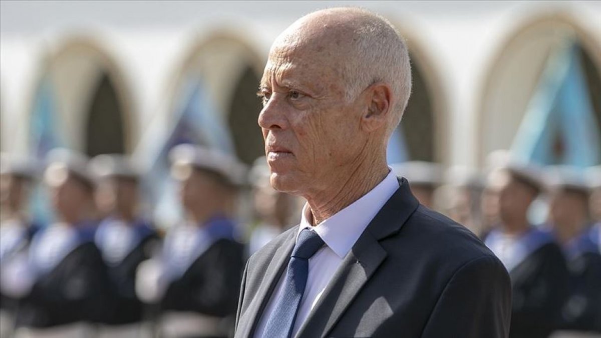 Tunus Cumhurbaşkanı, Başbakan, Savunma ve Adalet Bakanlarını görevden aldı