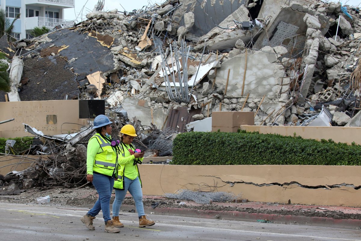 The last body found in the collapsed building in the USA #5